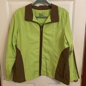 This is a set pants large, jacket is x-large.  Zipper on jacket and both pockets